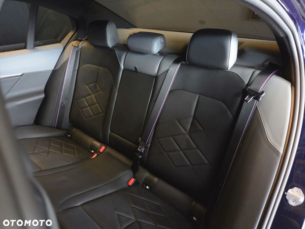 BMW Seria 5 550e xDrive PHEV M Sport - 8