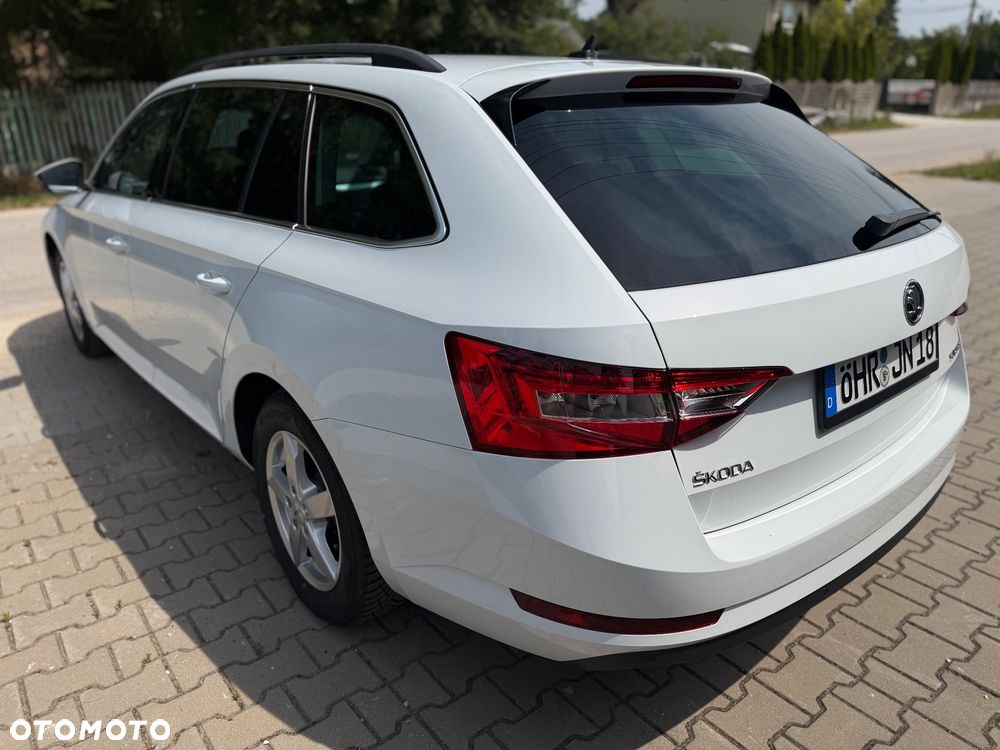 Skoda Superb 2.0 TDI Premium Edition - 7