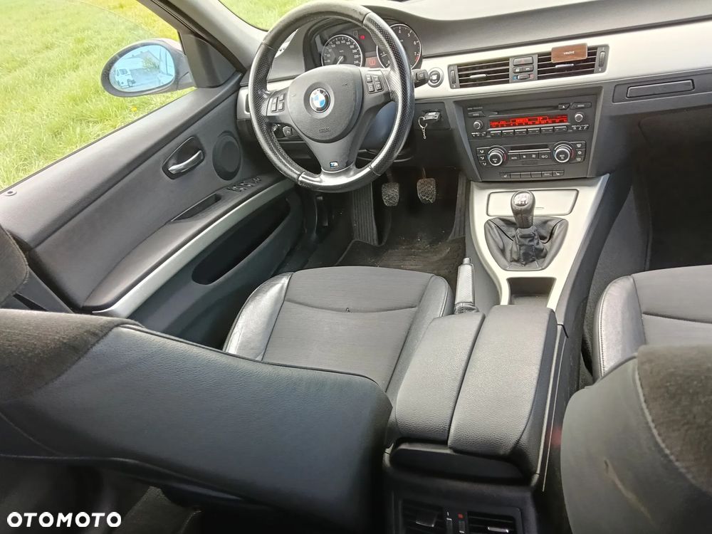 BMW Seria 3 320i - 14