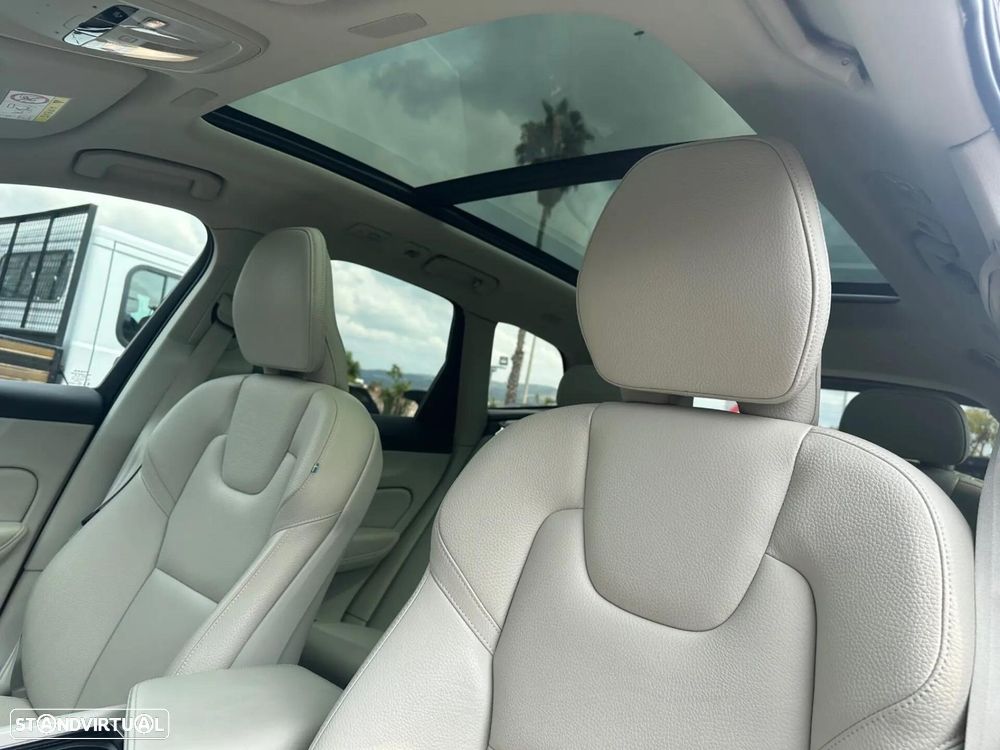 Volvo XC 60 2.0 T6 PHEV Plus Bright AWD - 30