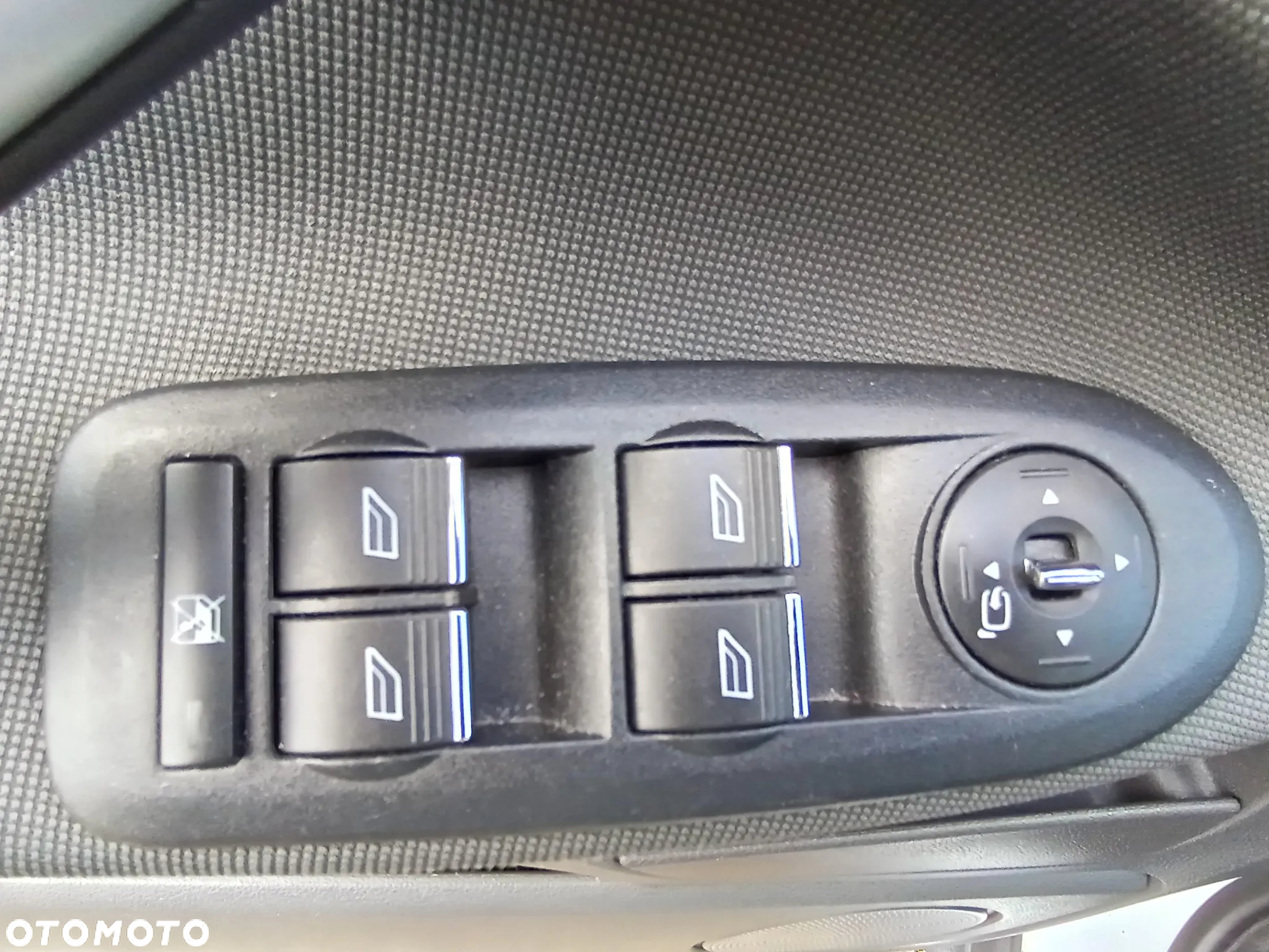 Ford Kuga 2.0 TDCi 2x4 Trend - 36