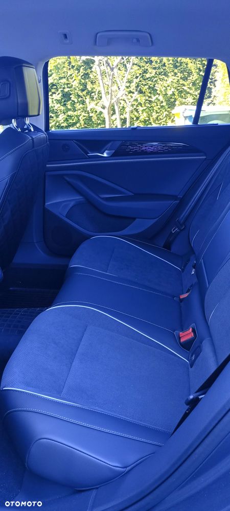 Volkswagen Passat - 16