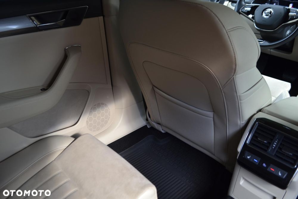 Skoda Superb 2.0 TDI SCR Style DSG - 19