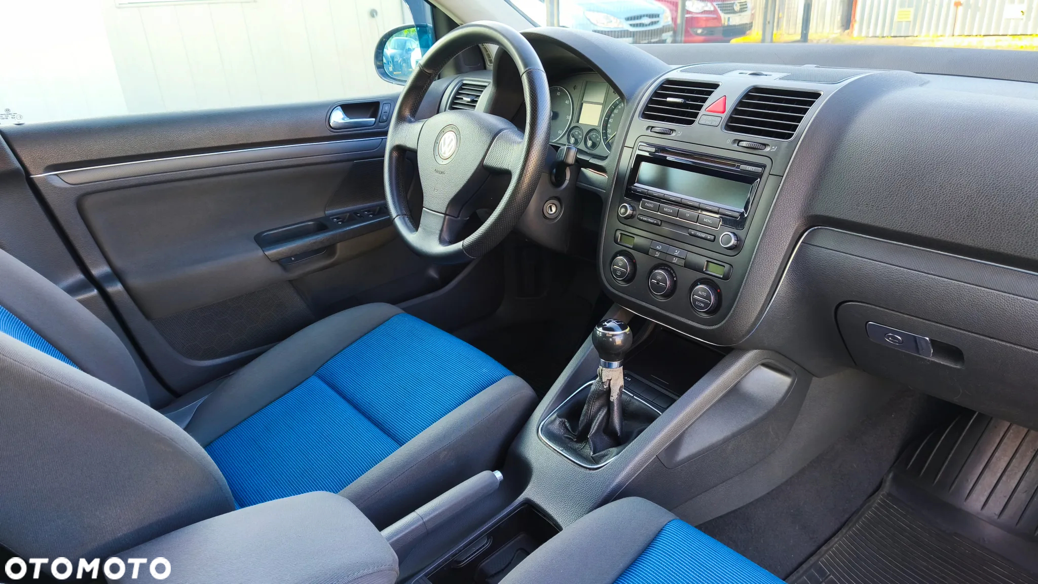 Volkswagen Golf - 25