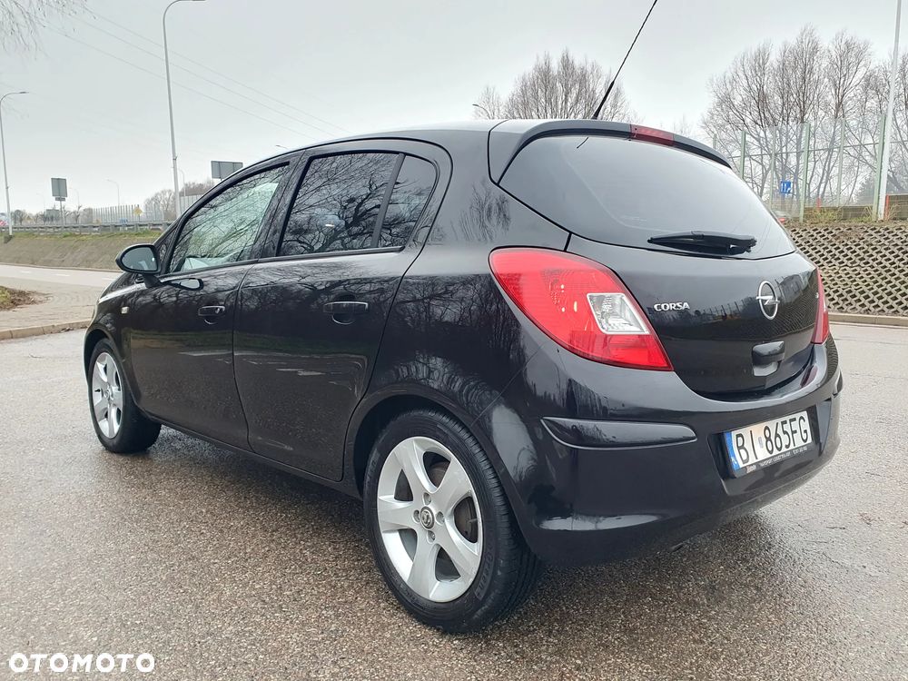 Opel Corsa 1.2 16V Cosmo - 3