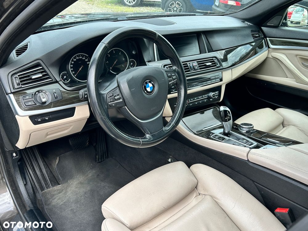 BMW Seria 5 530d Touring Luxury Line - 10
