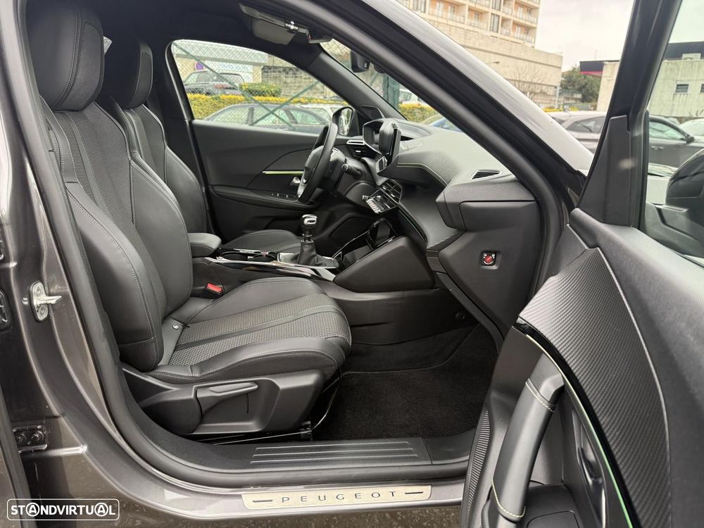 Peugeot 2008 1.2 PureTech GT - 37