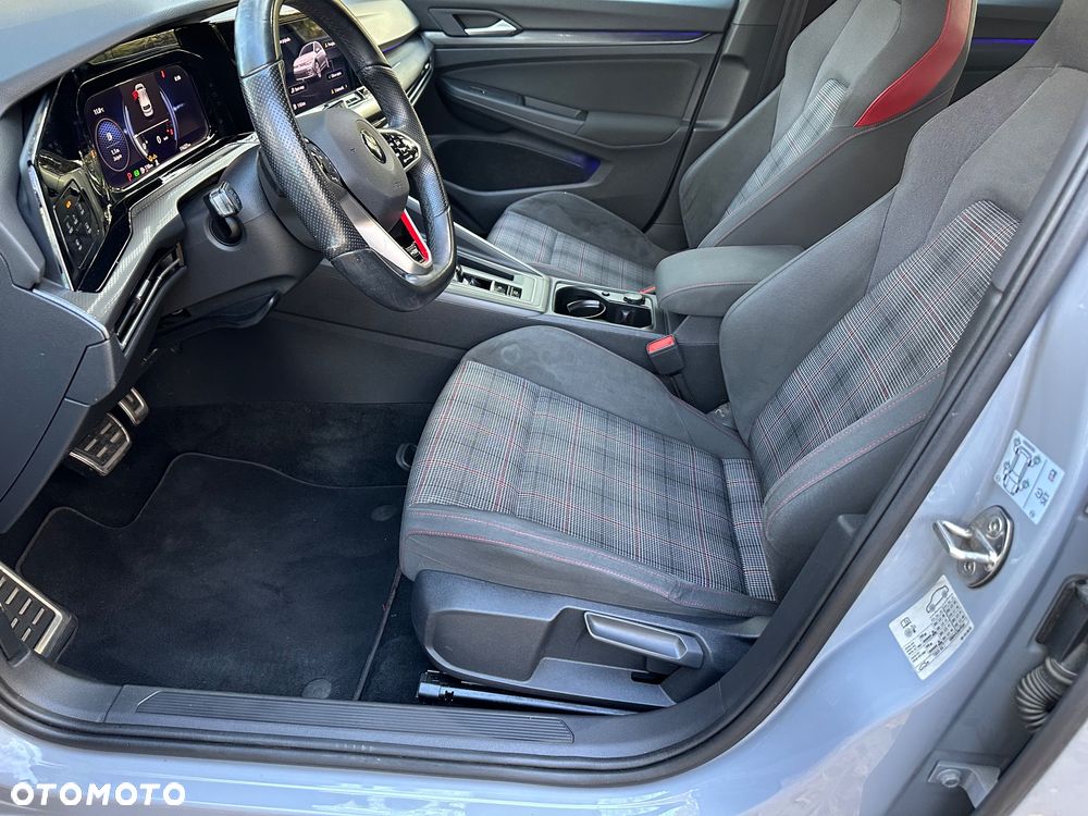 Volkswagen Golf - 6