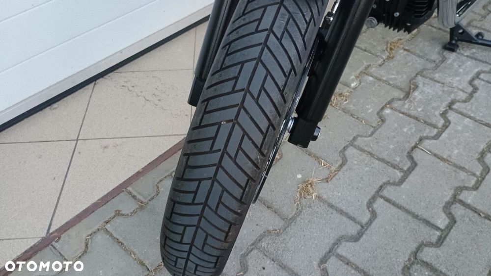 Moto Guzzi V7 - 12