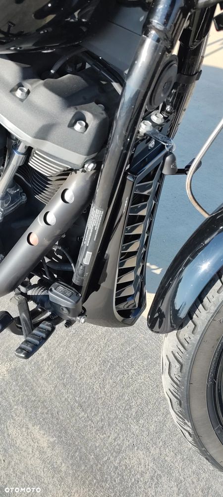 Harley-Davidson Softail Street Bob - 16
