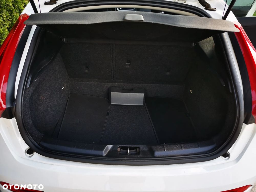 Volvo V40 - 18