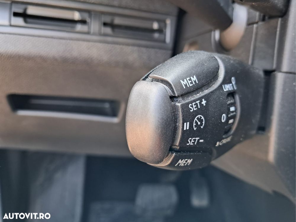 Peugeot 3008 1.6 PureTech Turbo S&S EAT8 Allure - 14