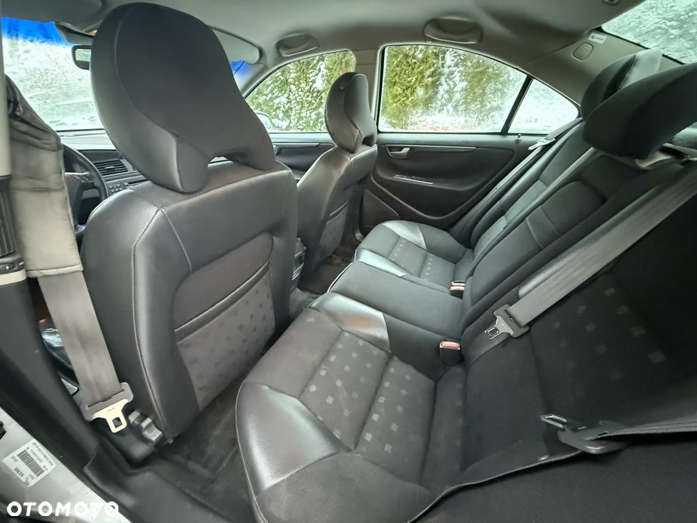 Volvo S60 2.4 - 15