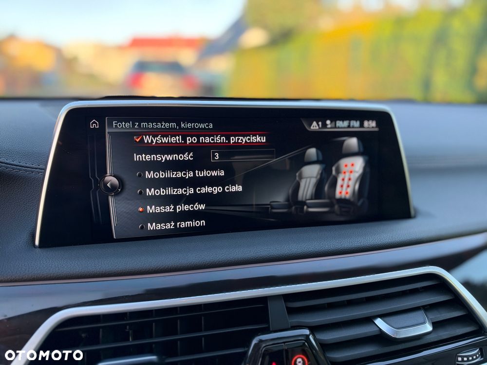 BMW Seria 7 750i xDrive - 28