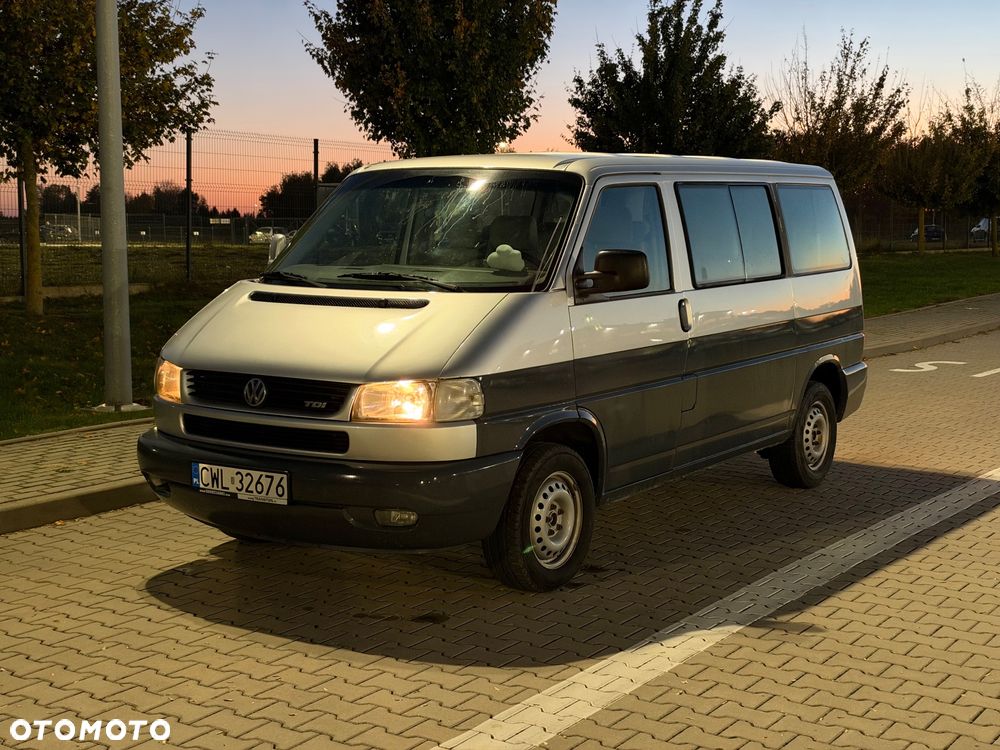 Volkswagen Caravelle - 1