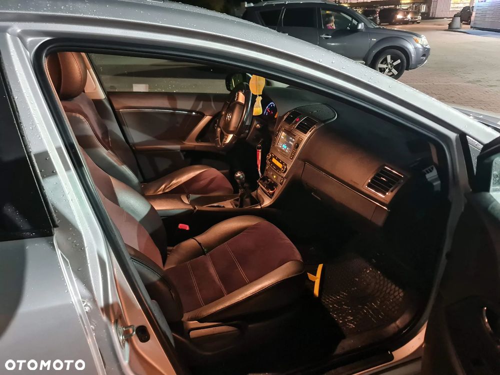 Toyota Avensis 2.0 D-4D Premium - 12