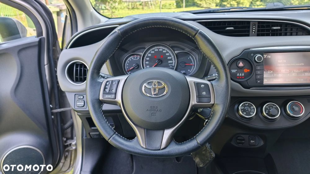 Toyota Yaris 1.33 Premium EU6 - 10