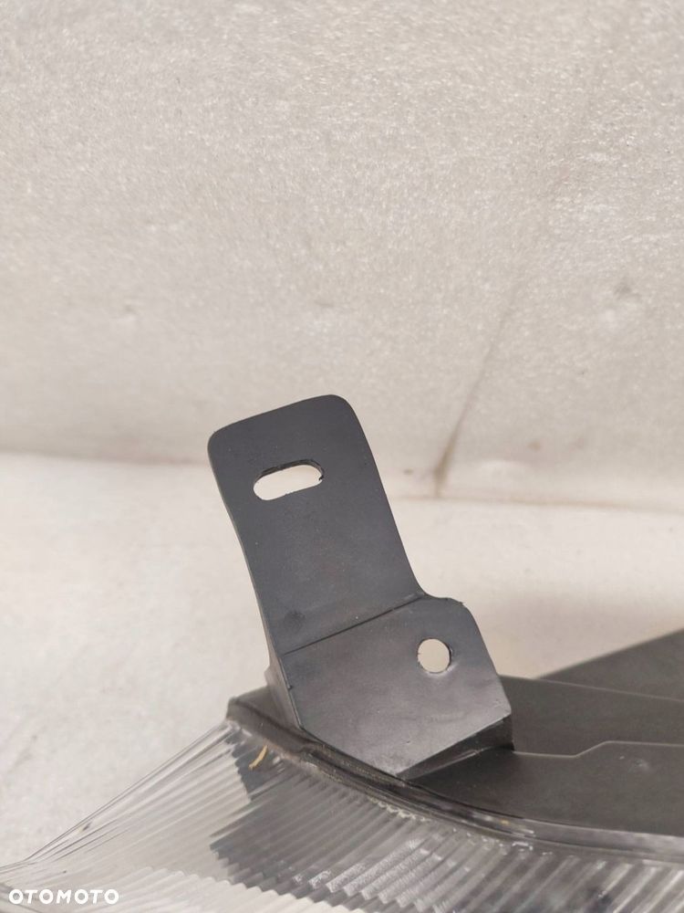 Ford Fiesta MK8 SOCZEWKA BEAM Komplet Lamp L1BB-13E014-CE, L1BB-13E015-CE - 7