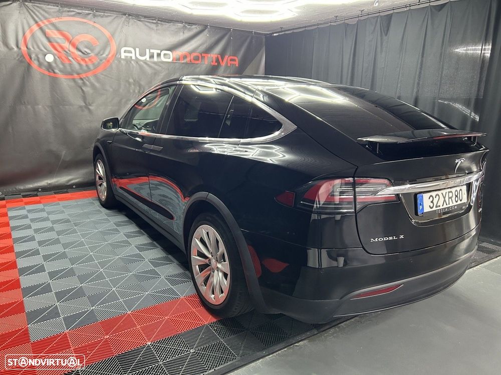 Tesla Model X - 6
