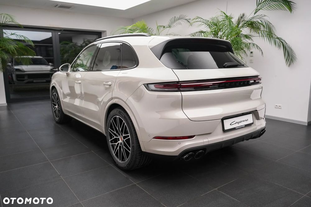 Porsche Cayenne Standard - 2