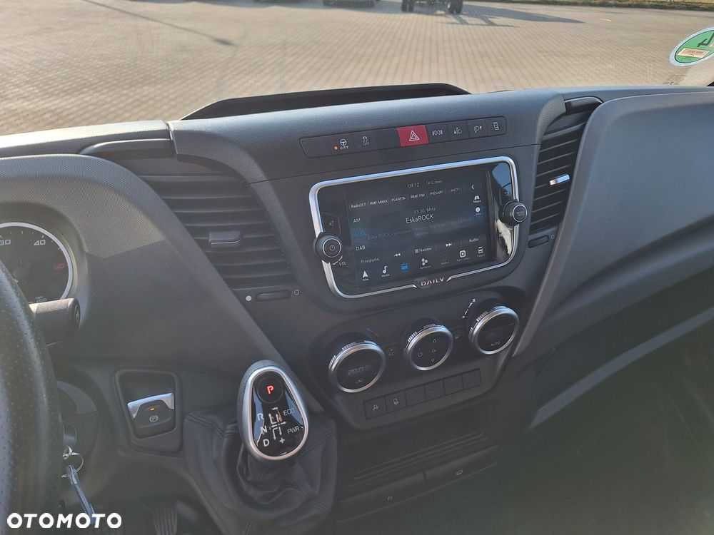 Iveco 35S18 HiMatic furgon 16m blaszak automat FV23% MAXI - 13