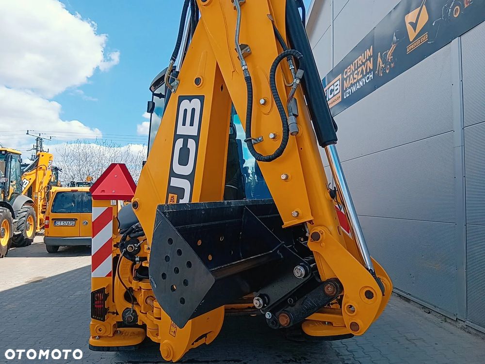 JCB 3CX - 9