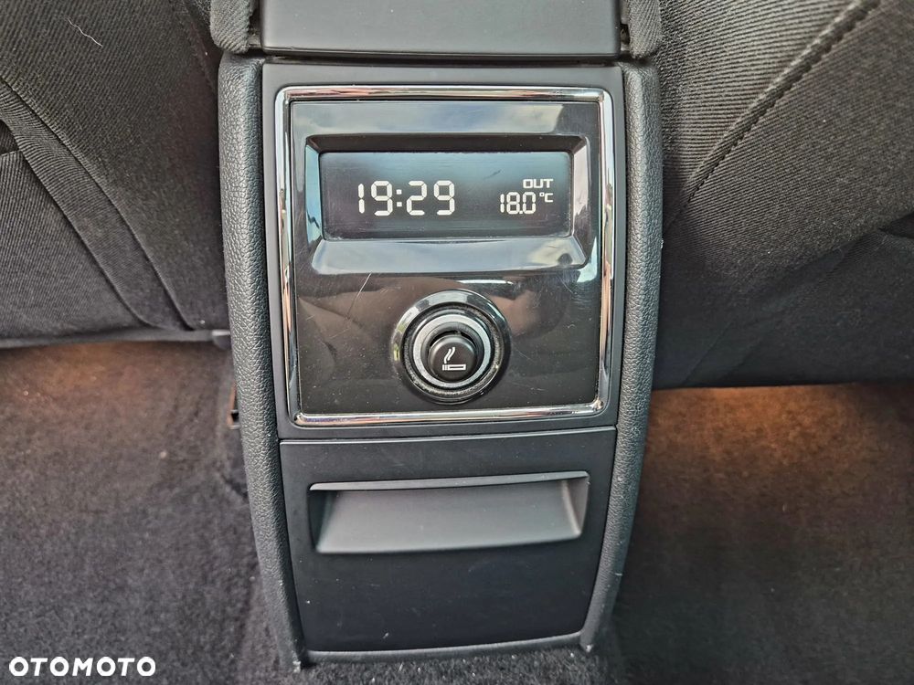 Skoda Superb 1.6 TDI Green tec Ambition - 25