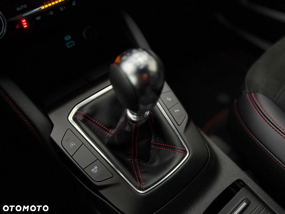 Ford Kuga 2.0 EcoBlue Hybrid ST-LINE - 29