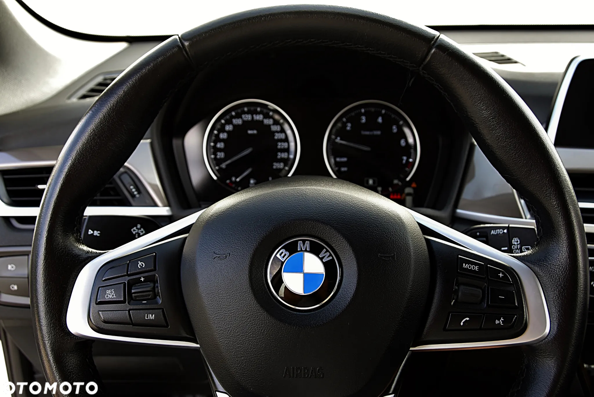 BMW X1 sDrive18i GPF xLine - 27