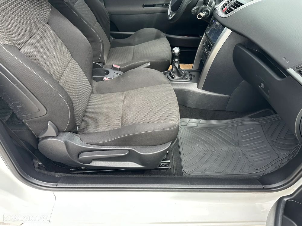 Peugeot 207 CC 1.6 SE 200 Anos - 37