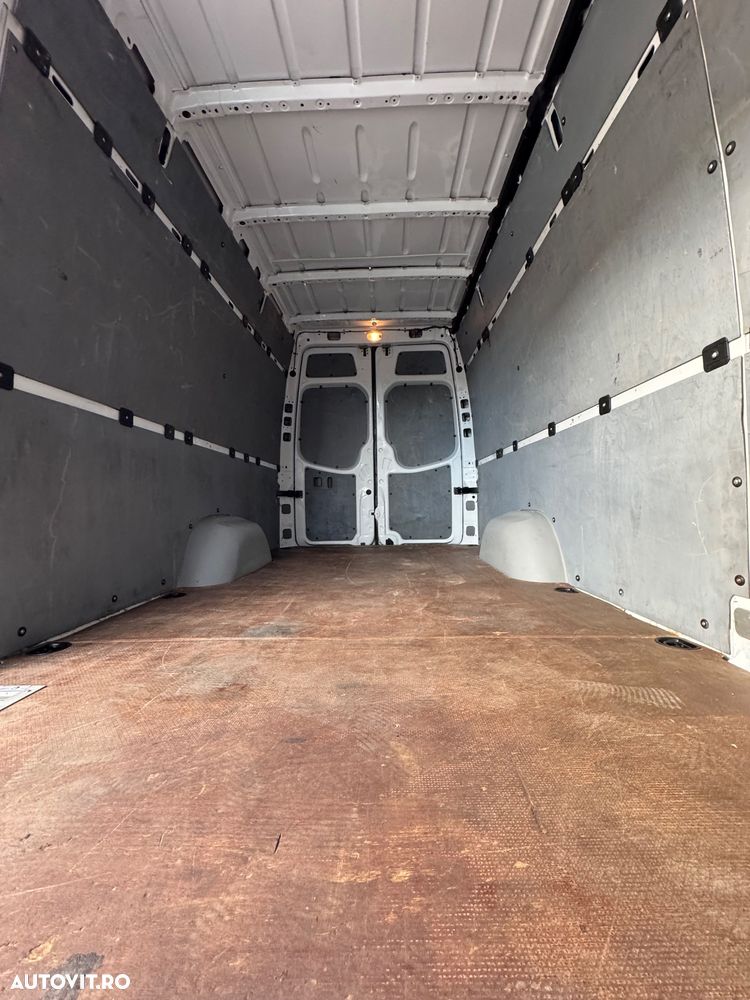Mercedes-Benz Sprinter - 26