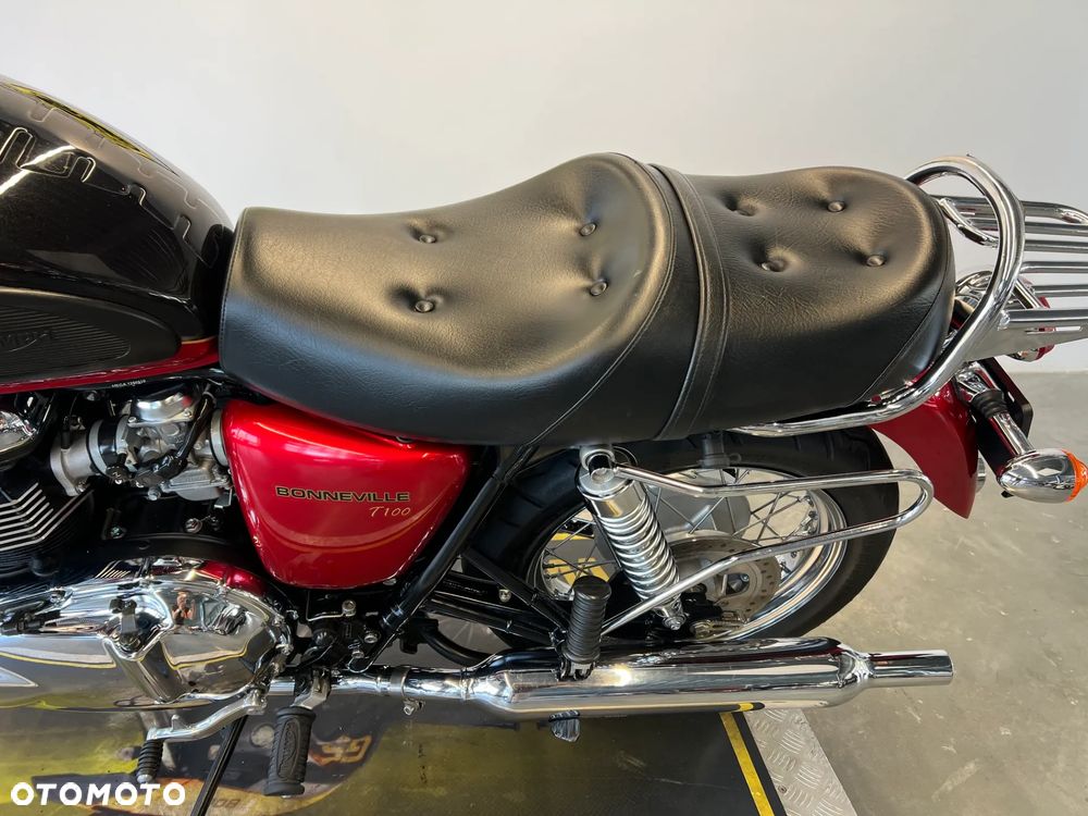 Triumph Bonneville - 13