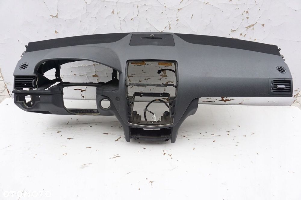 DESKA ROZDZIELCZA MERCEDES C W204 - 1