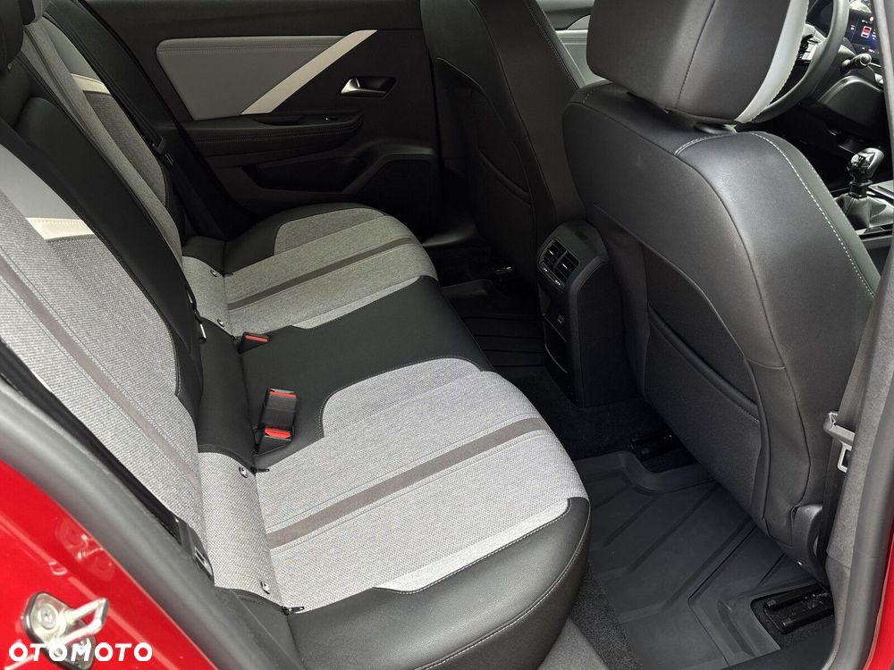 Opel Astra 1.2 T Elegance S&S - 9
