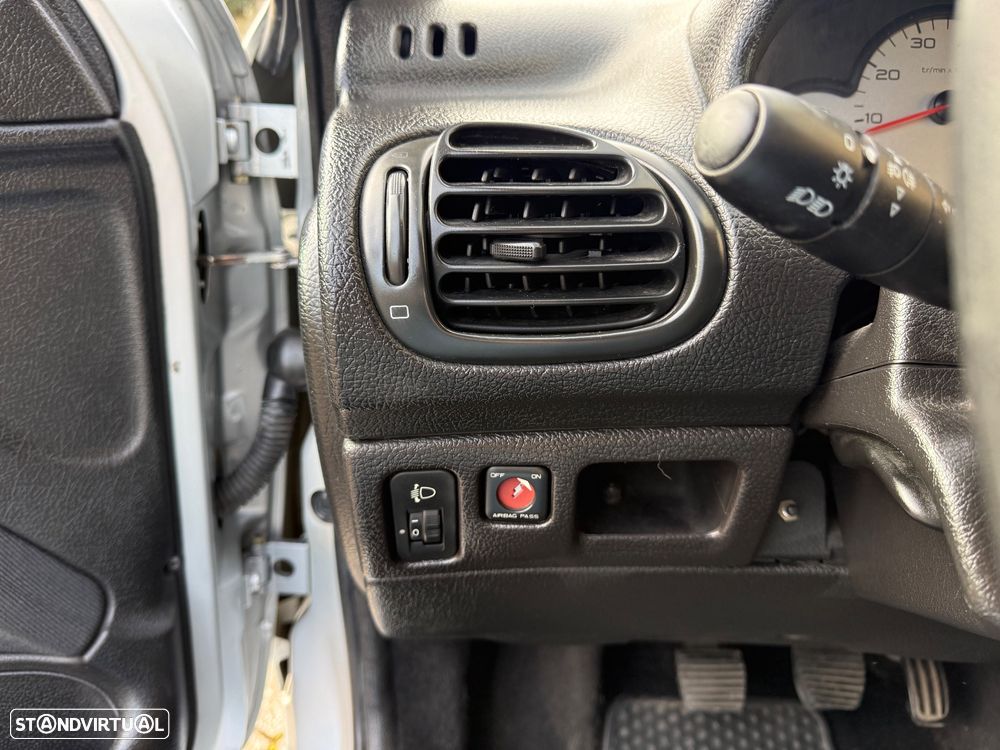 Peugeot 206 1.1 XR - 16