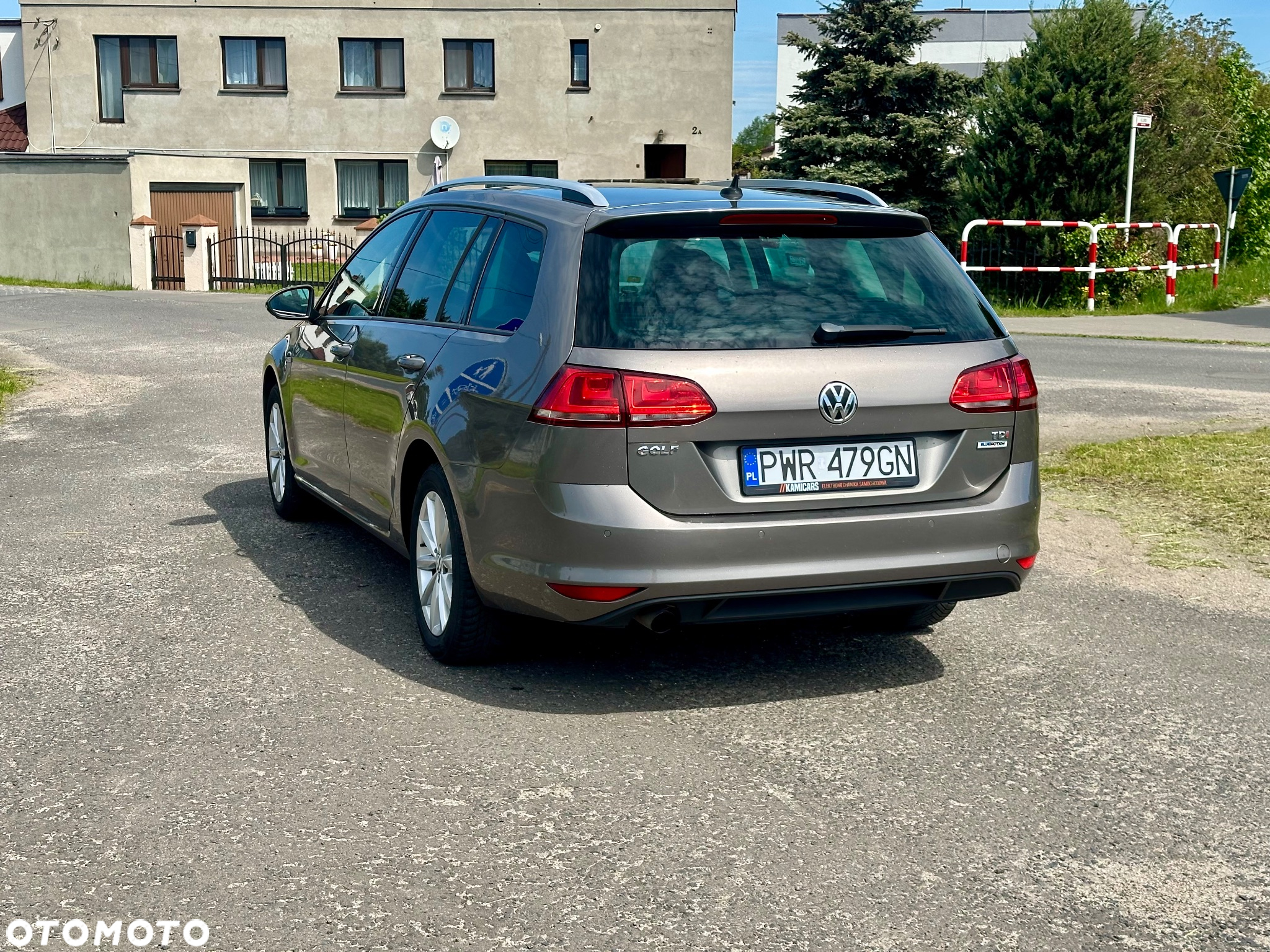 Volkswagen Golf 1.6 TDI BlueMotion Technology DSG Lounge - 4