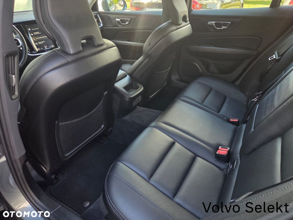 Volvo V60 Cross Country - 23