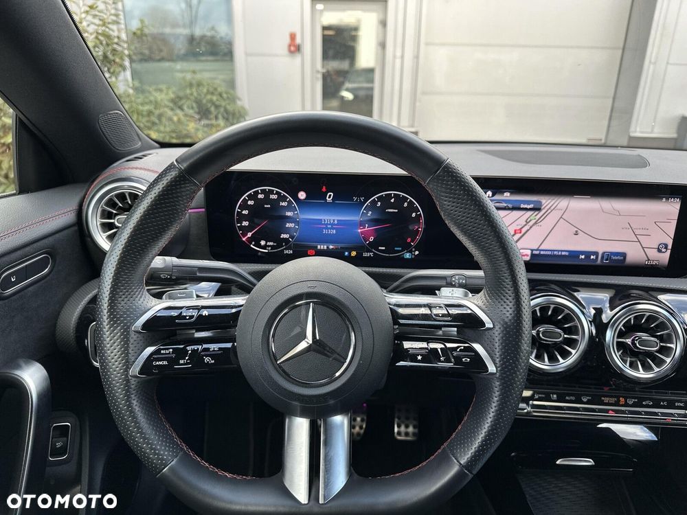 Mercedes-Benz CLA 200 AMG Line 7G-DCT - 11