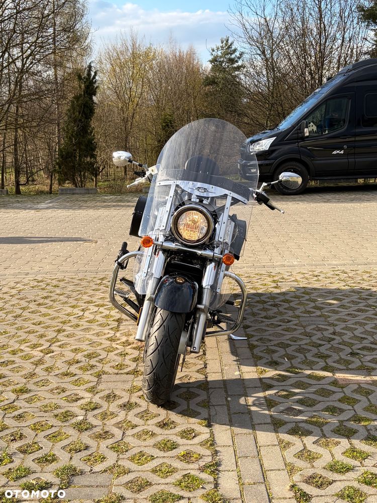 Suzuki Intruder - 3