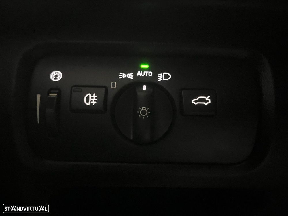 Volvo V40 2.0 D3 Momentum - 20