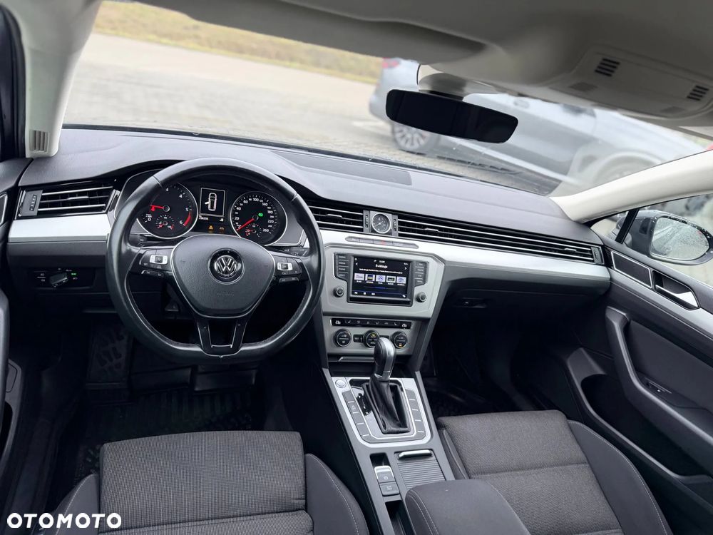 Volkswagen Passat - 13