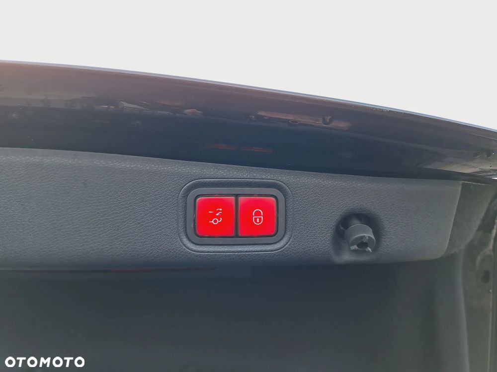 Mercedes-Benz Klasa E 220 d 9G-TRONIC - 17