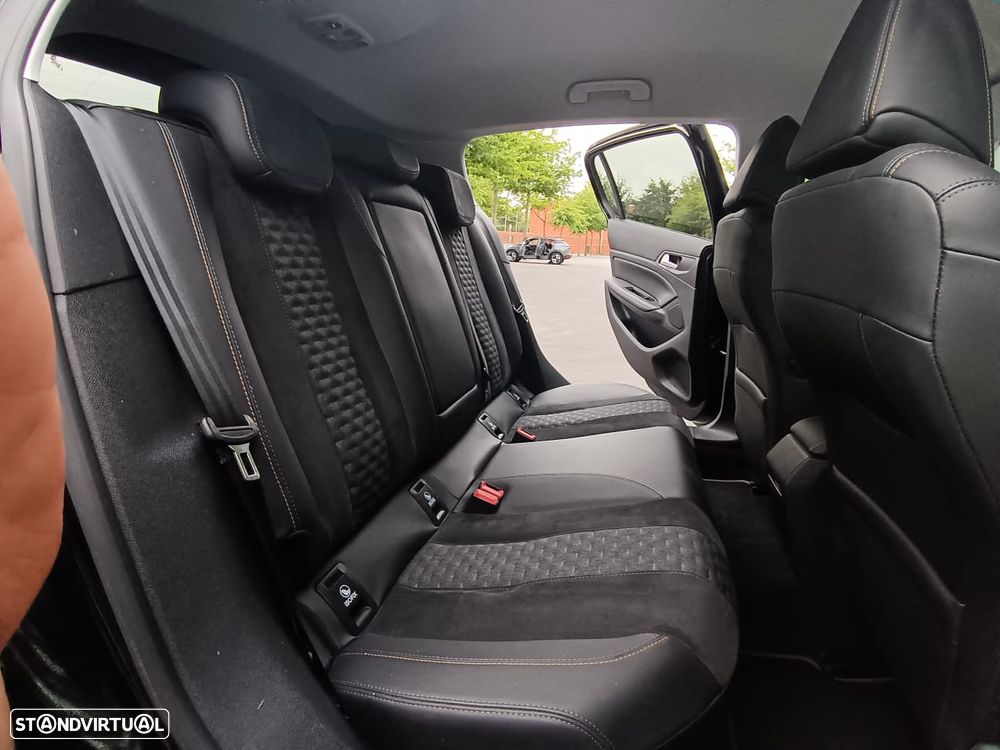 Peugeot 308 1.2 PureTech S&S Road Trip EAT8 - 22