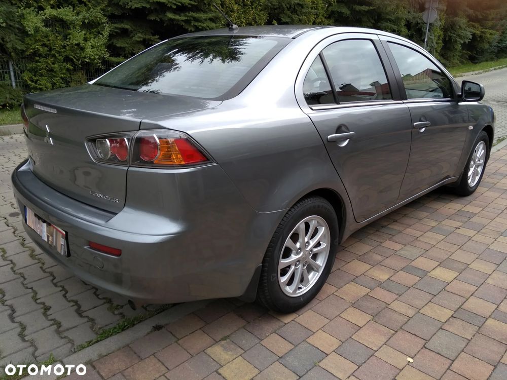 Mitsubishi Lancer 1.6 Invite - 2