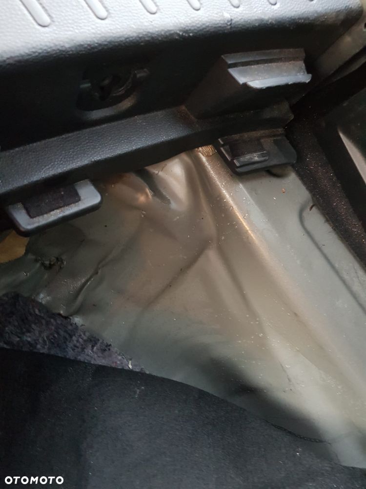 Toyota Corolla - 19