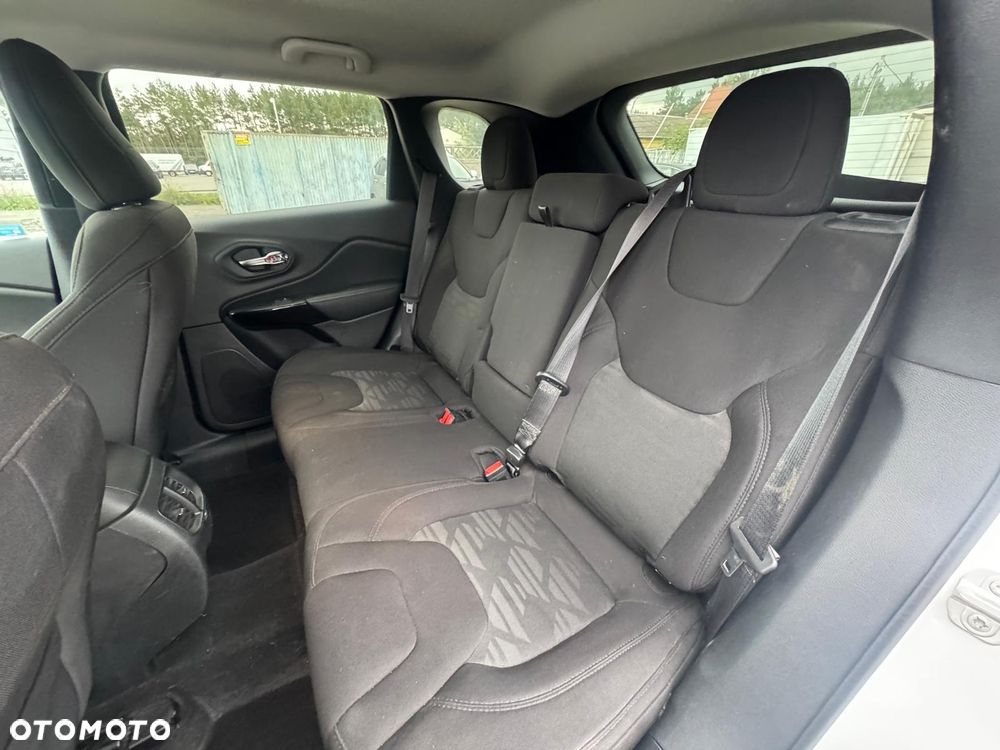 Jeep Cherokee - 22