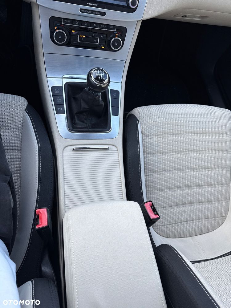 Volkswagen Passat 1.8 TSI Exclusive - 21