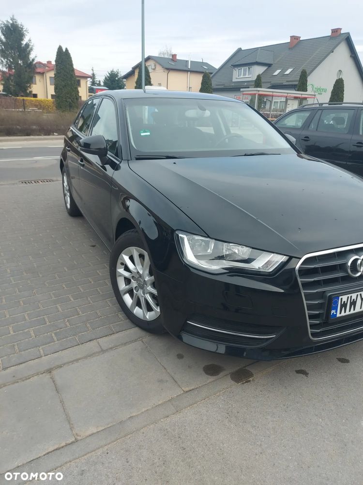 Audi A3 Sportback 1.6 TDI DPF Ambiente - 8