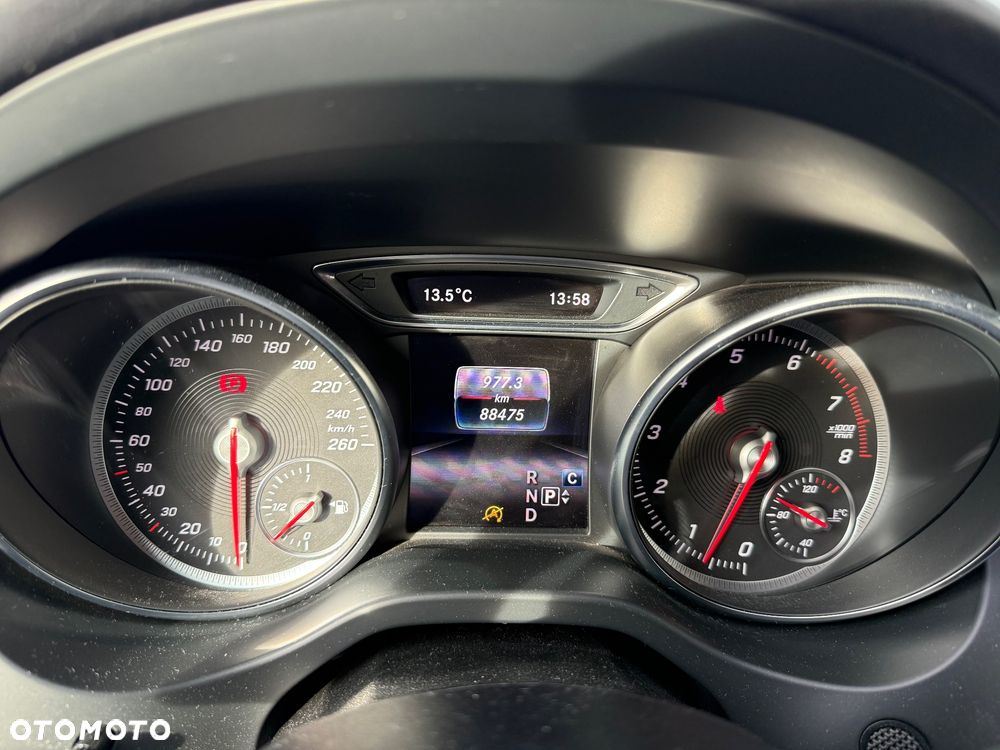 Mercedes-Benz GLA 200 7G-DCT Urban - 12