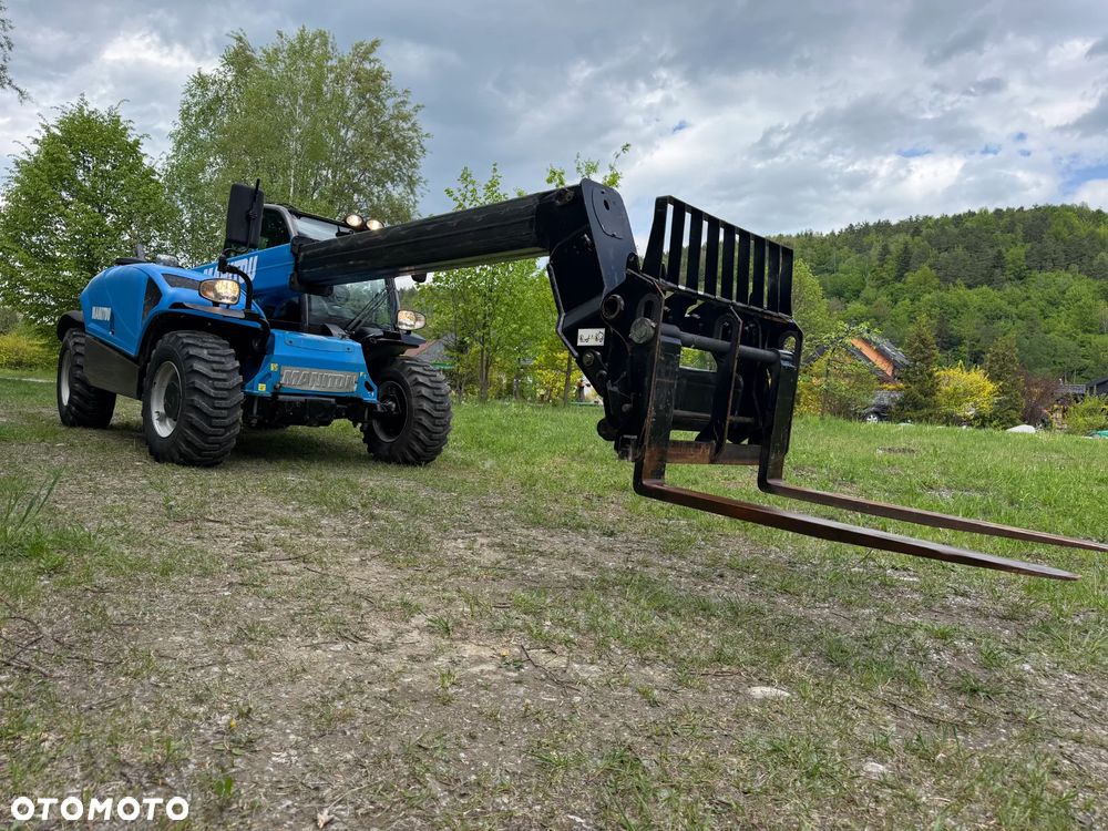 Manitou MT625H. Wersja COMFORT lepsza od Easy!! Ładowarka Teleskopowa 6 metrów Wysuw. Udźwig 2,5tony. Jak Nowa z Salonu. Pochodzi z Gospodarstwa Norweskiego! 2017rok. przebieg tylko 3200mtg. Silnik Kubota 4cyl. Mocny 80 Km. ZERO ZUŻYCIA ORYGINAŁ. Bez luzów i wycieków. Aktualna DEKRA BMWT. Mała Gabarytowo a Bardzo wydajna maszyna. Opony Nowe! Szybka wolna jazda. 3tryby skrętu! Zadbany sprzęt. Okazja - 12